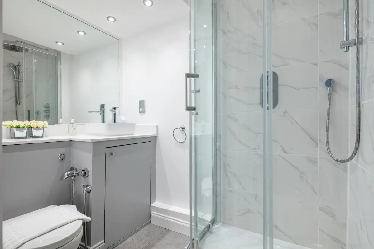 Image 6 of Kensington 1bd apt seconds from Museums