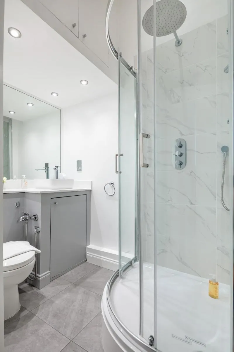 Image 3 of Kensington 1bd apt seconds from Museums
