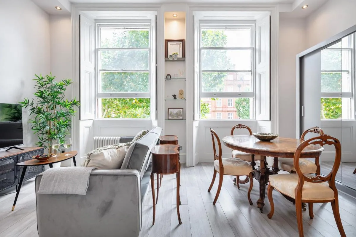 Image 4 of Kensington 1bd apt seconds from Museums