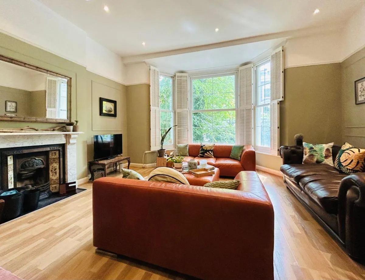 Image 4 of Kensington Grand Suite
