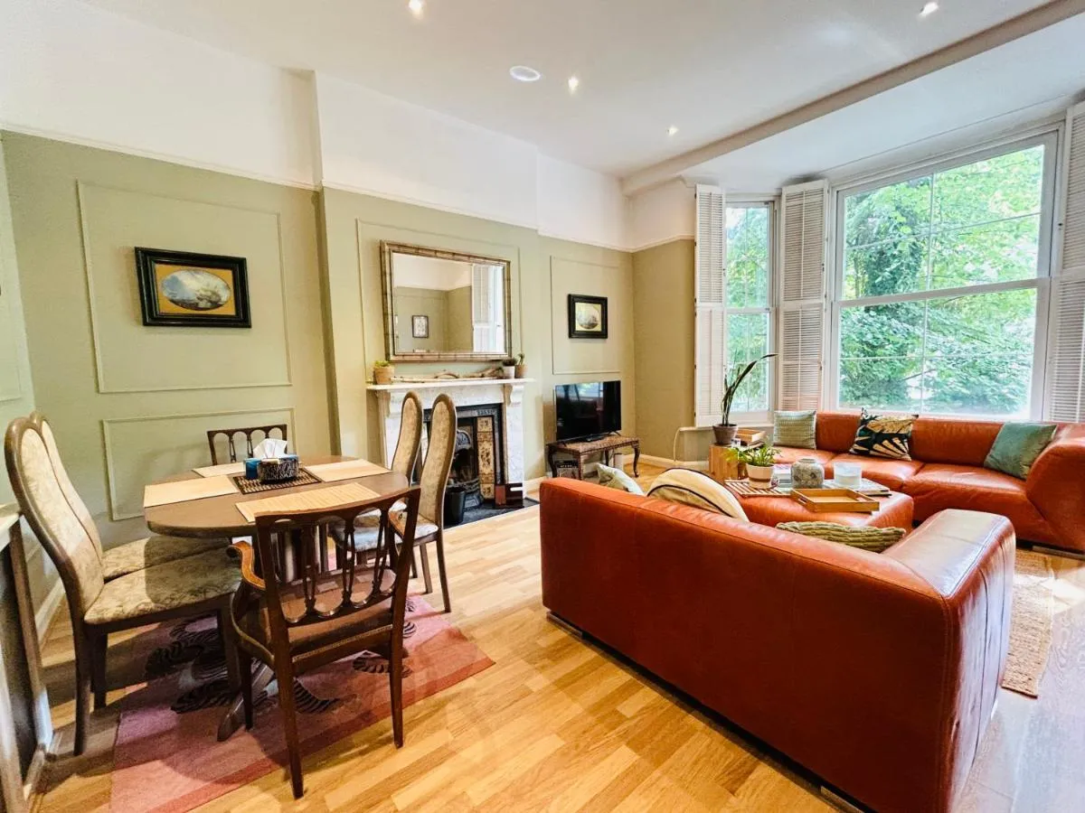 Image 3 of Kensington Grand Suite