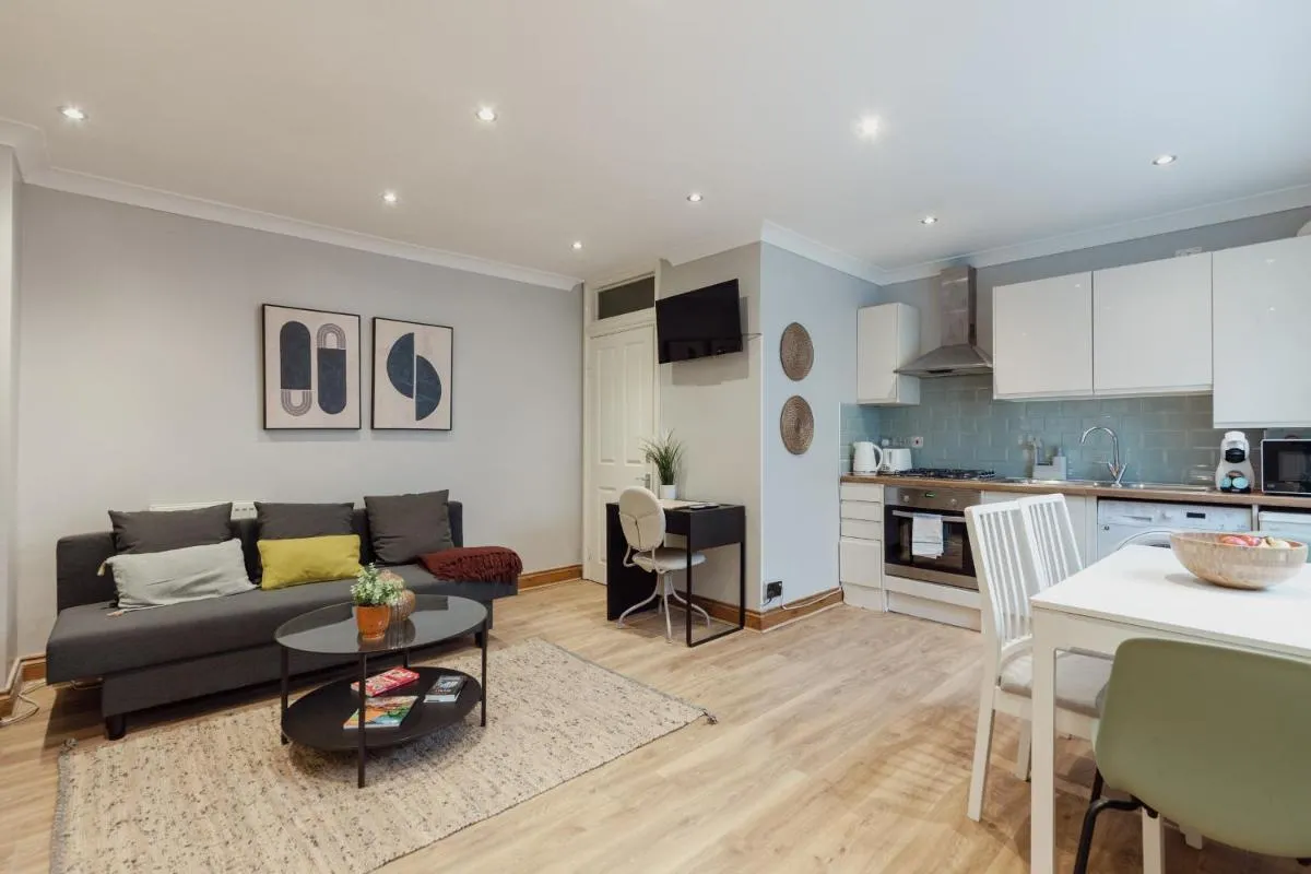 Image 2 of Kensington Nest Flat