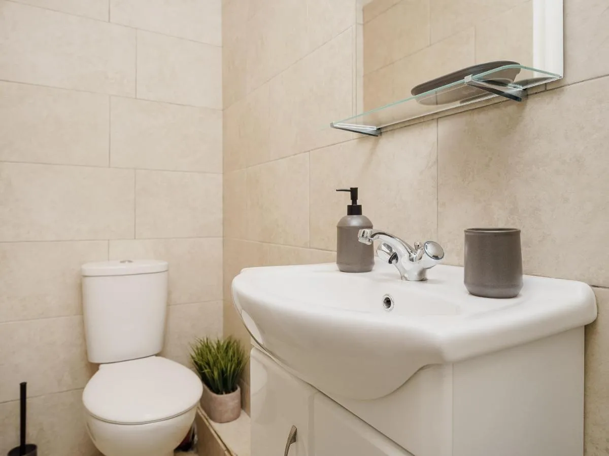 Image 6 of Kensington Nest Flat