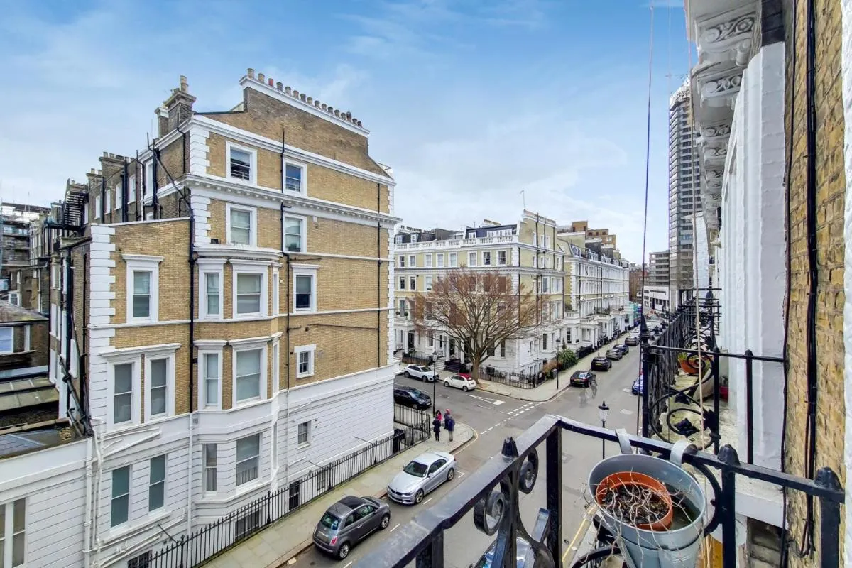 Image 4 of Kensington Studios