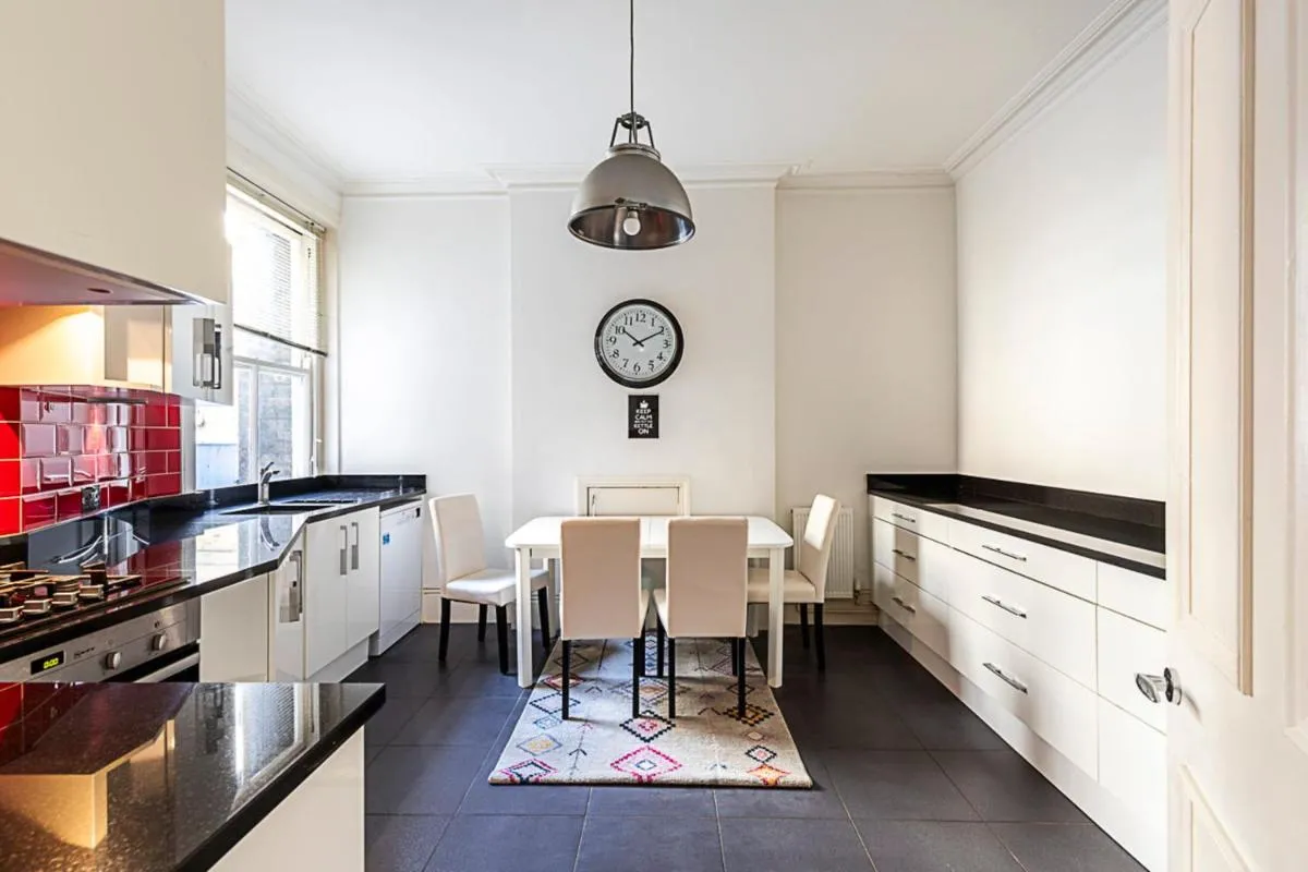 Image 4 of Kensington Tranquility Elegant Two-Bed Retreat