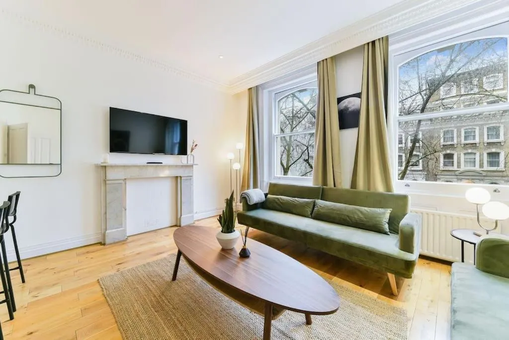 Image 4 of Knightsbridge Stylish Two Bedroom Apartment