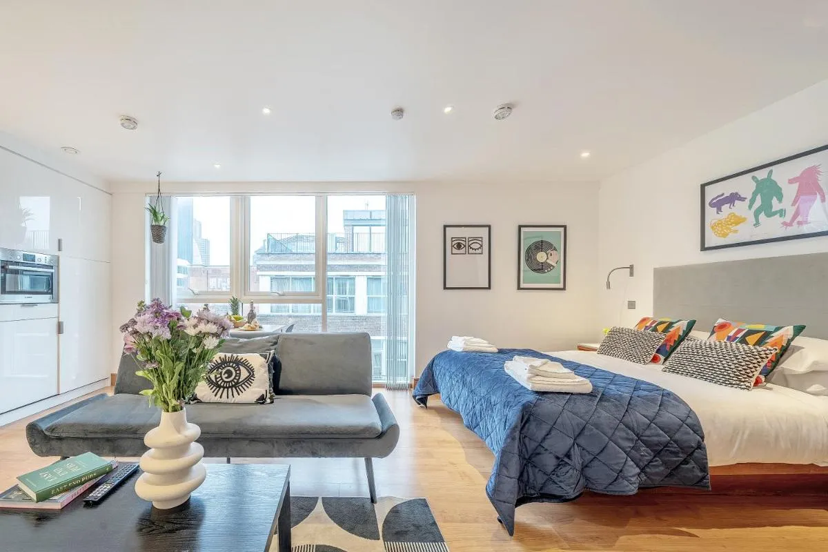 Image 1 of Kula London – Tower Hill