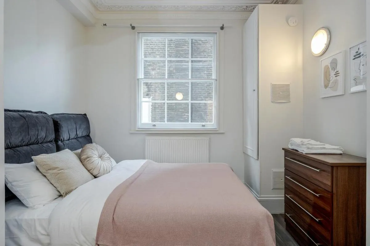 Image 1 of Kula London – Victoria