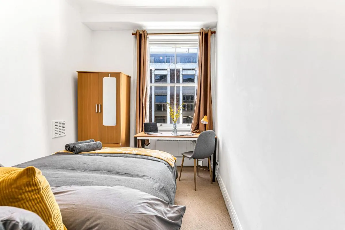 Image 1 of LUXstay2 Earls Court Apartment – Sleeps up to 8