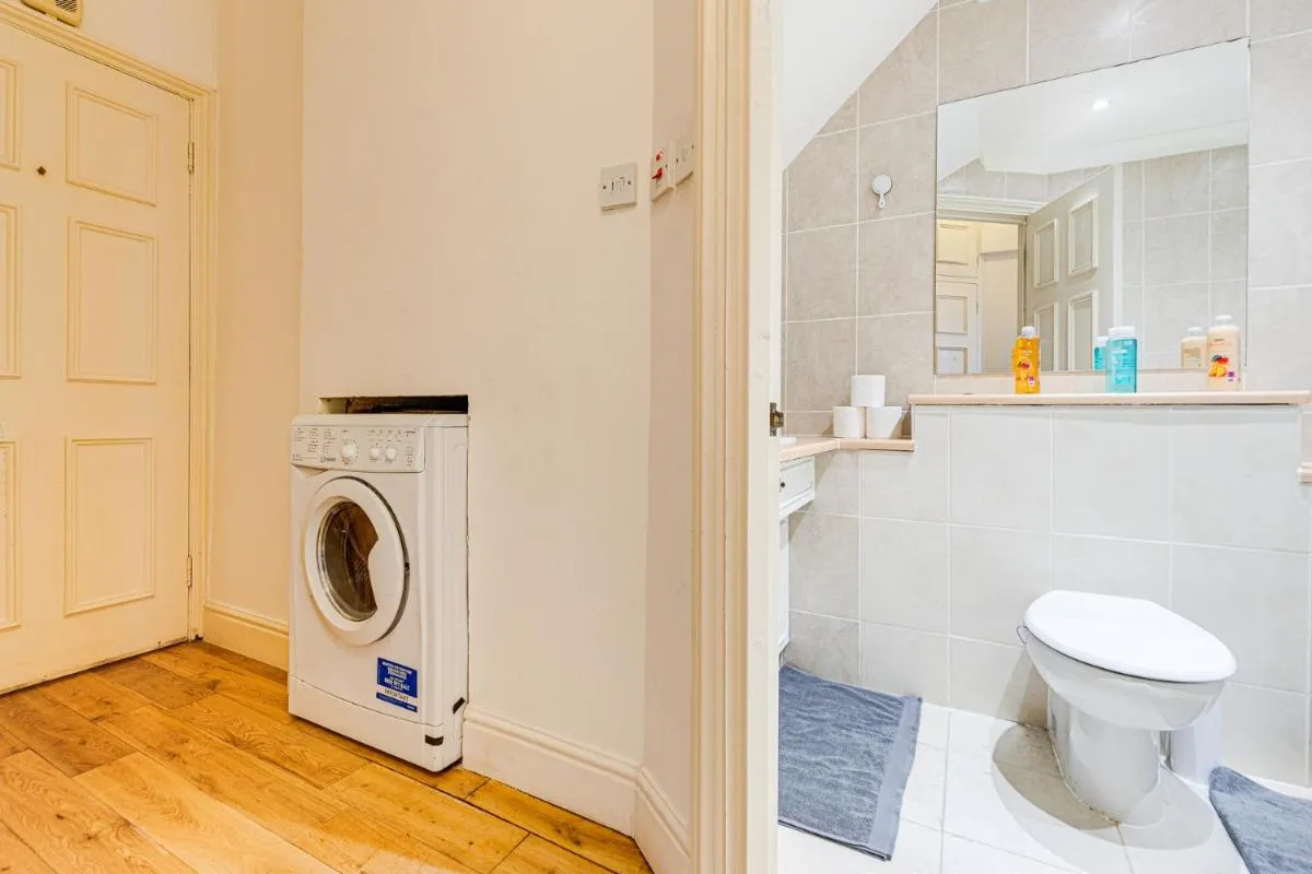 Image 2 of LUXstay2 Earls Court Apartment – Sleeps up to 8