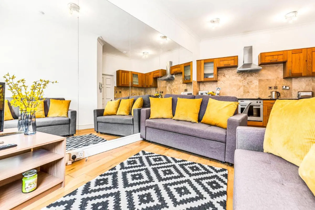 Image 3 of LUXstay2 Earls Court Apartment – Sleeps up to 8