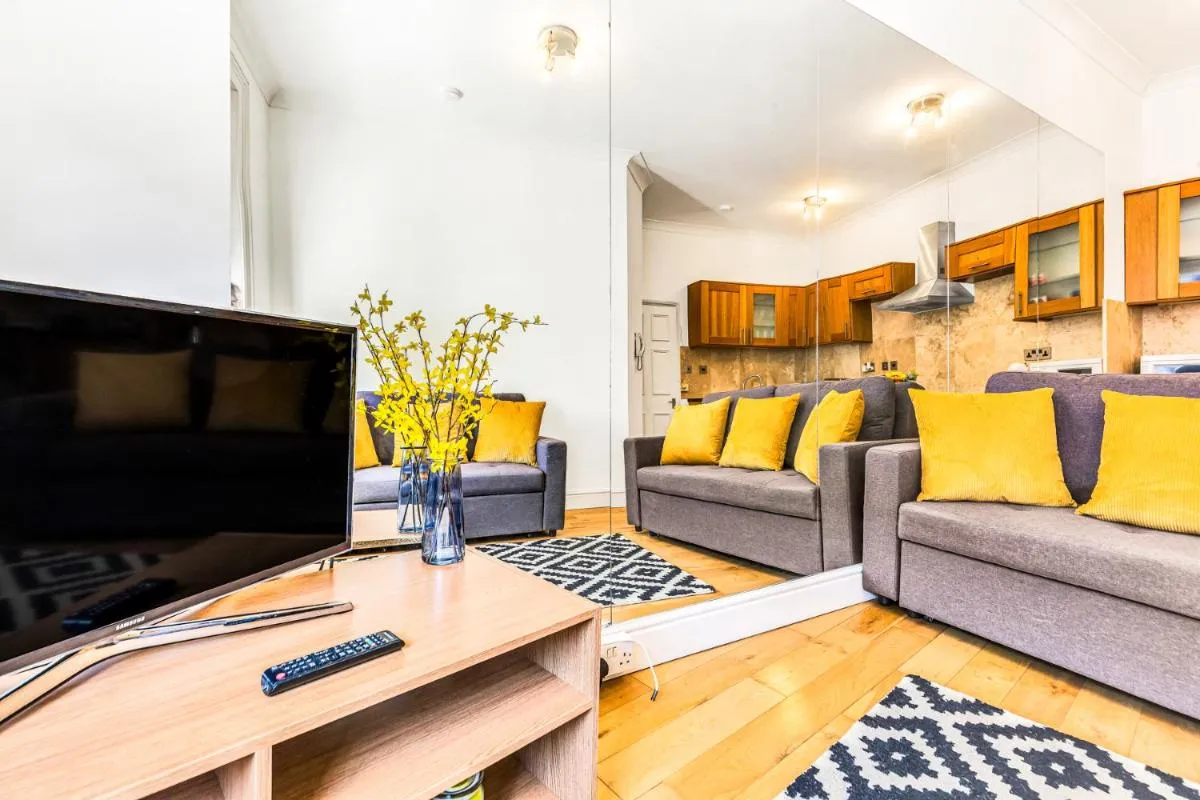 Image 4 of LUXstay2 Earls Court Apartment – Sleeps up to 8