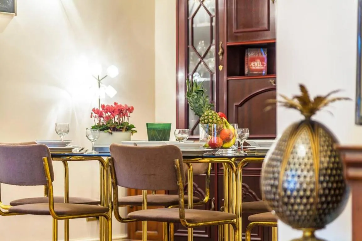 Image of Large 3 Bed Apartment in London Kensington Gardens