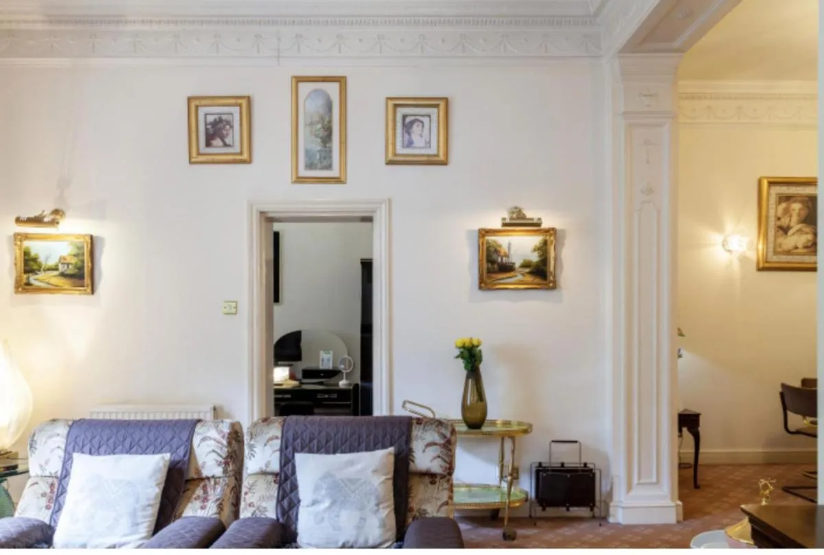 Image 1 of Large 3 Bed Apartment in London Kensington Gardens
