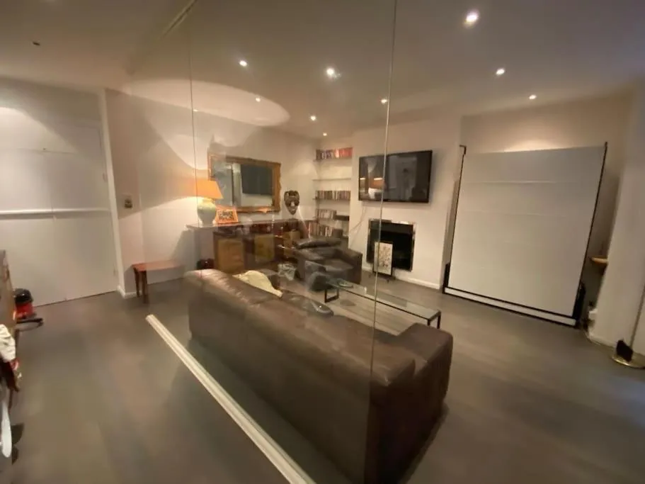 Image of Large Studio flat in Kensington
