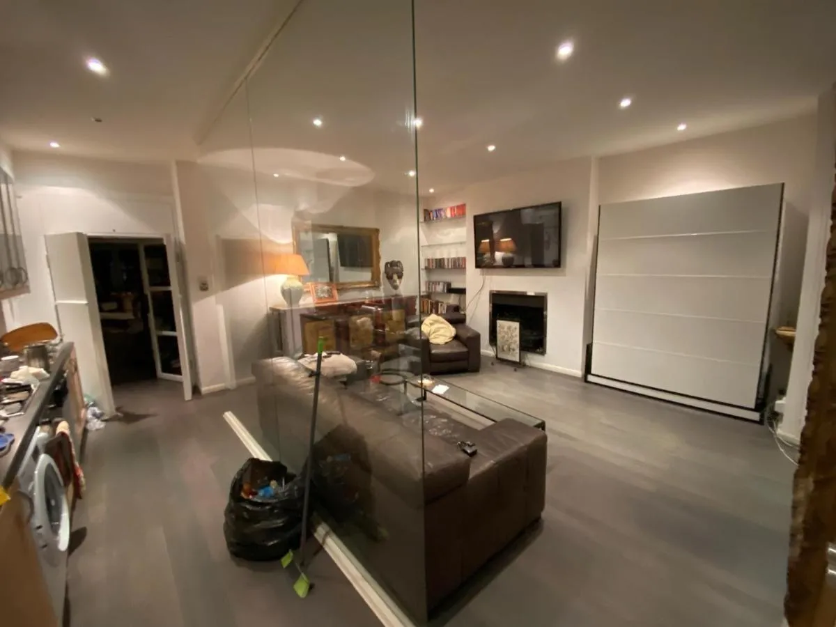 Image 4 of Large Studio flat in Kensington