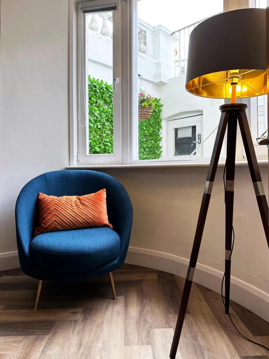 Image 3 of Liam Place near Hyde Park – 1 Double Bed, 1 Sofa Bed, Spacious Apartment, Private Entrance
