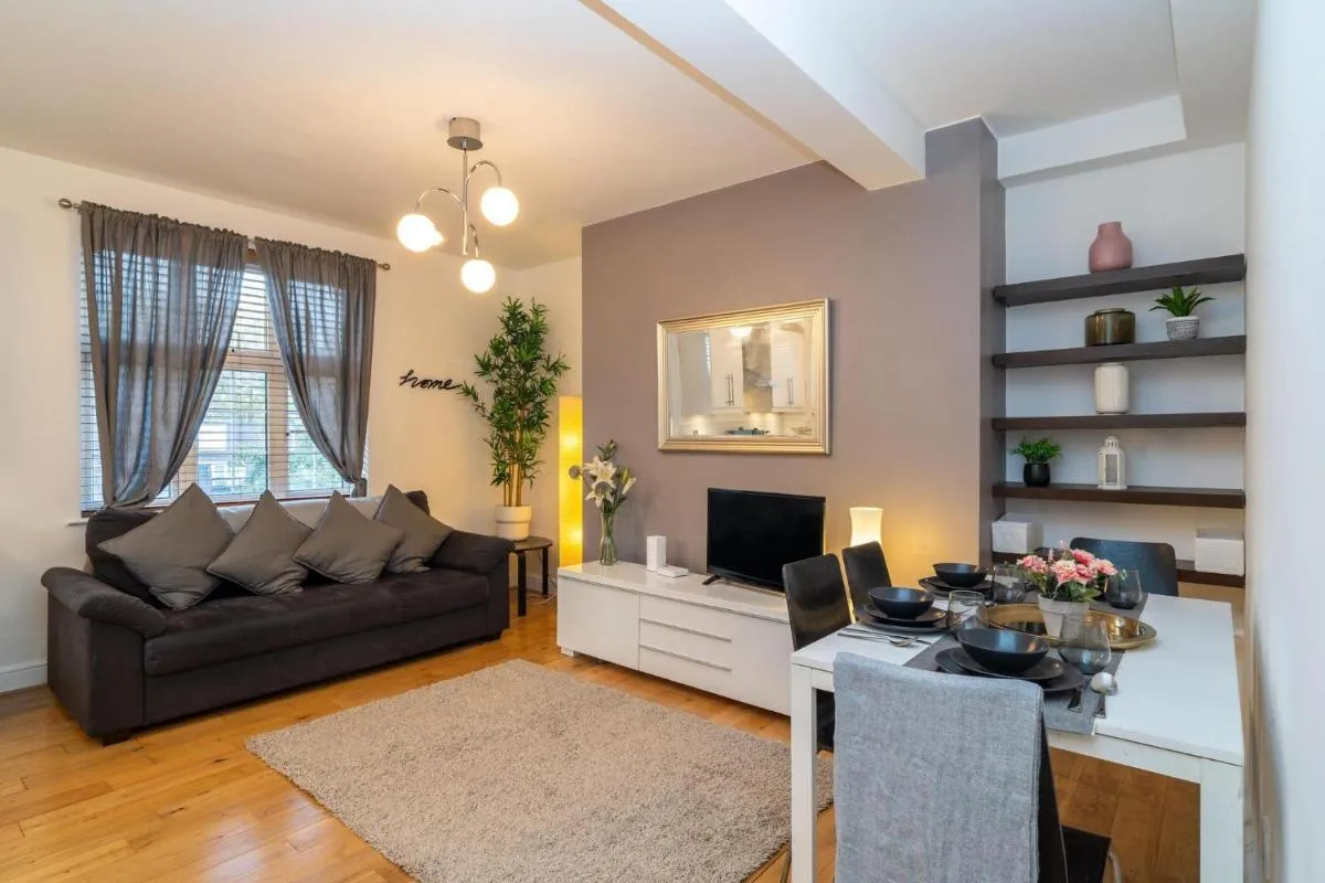 Image 4 of Location! 2 bed/2bath – Pro Host