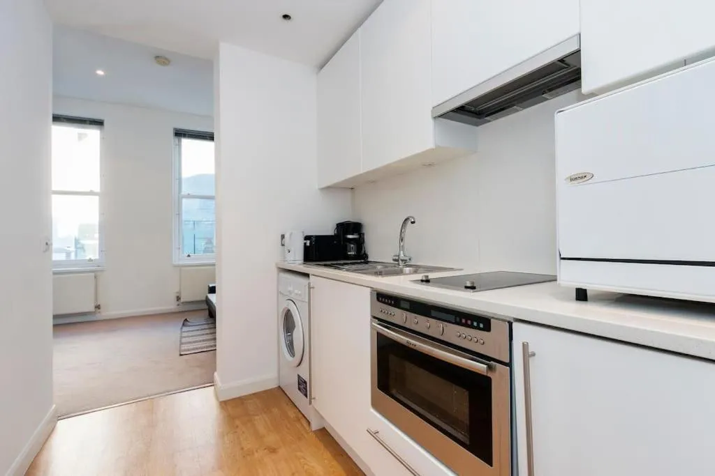 Image 2 of London Bridge Beauty Luxury 2bed 2bath