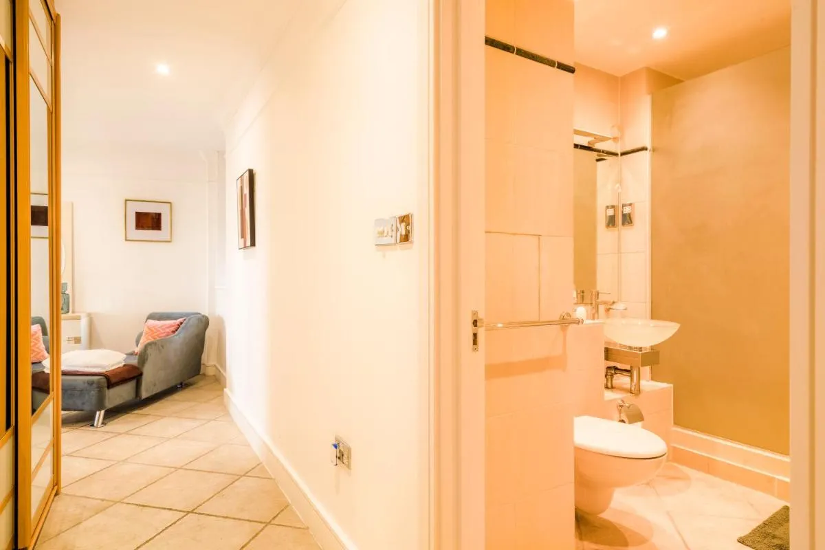 Image 2 of London Bridge Penthouse – Luxury