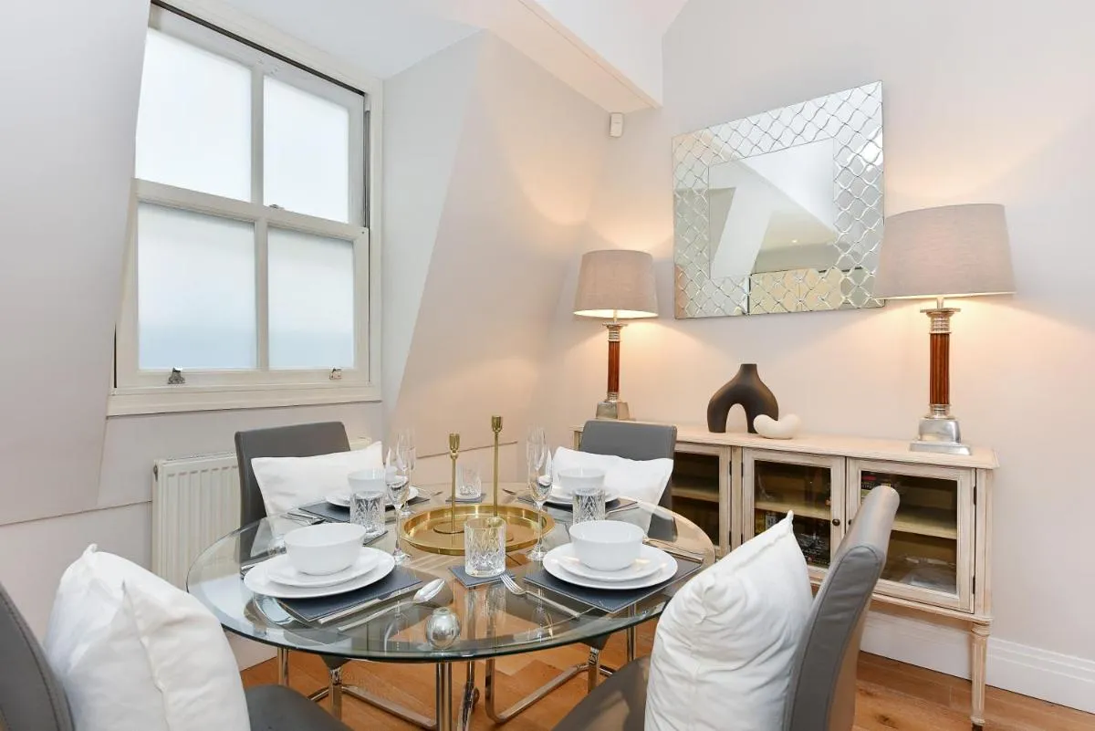 Image 2 of London Choice Apartments – South Kensington – Mews House II