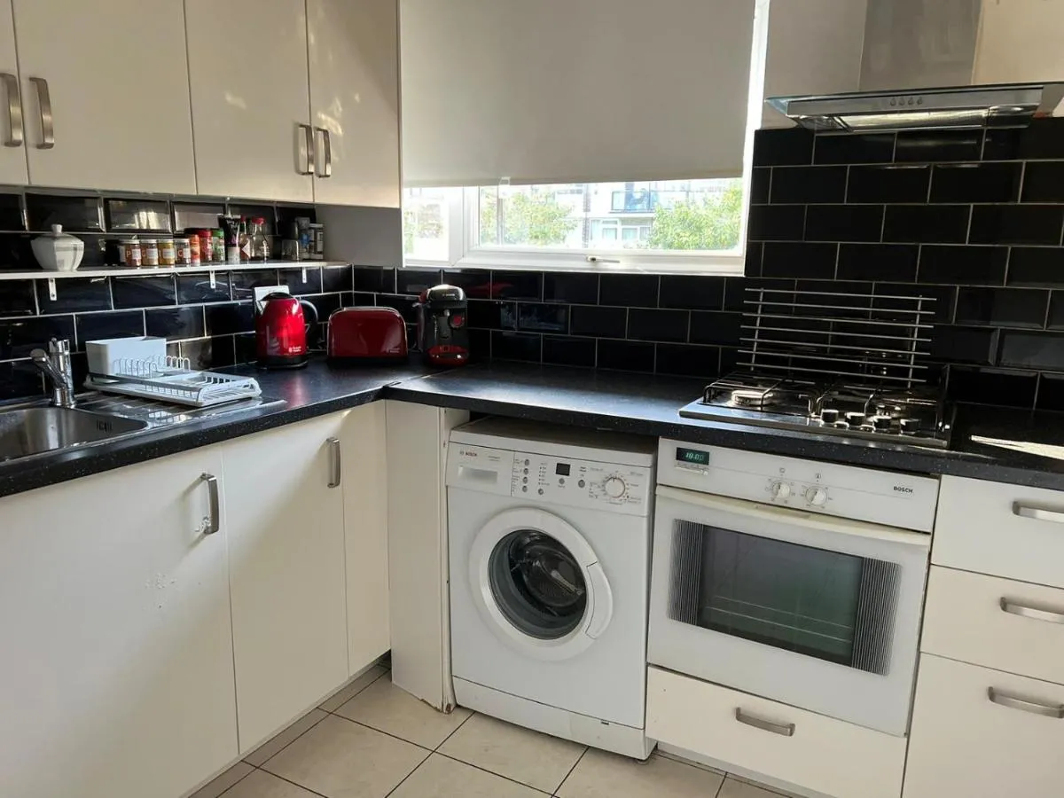 Image 2 of London City Apartment
