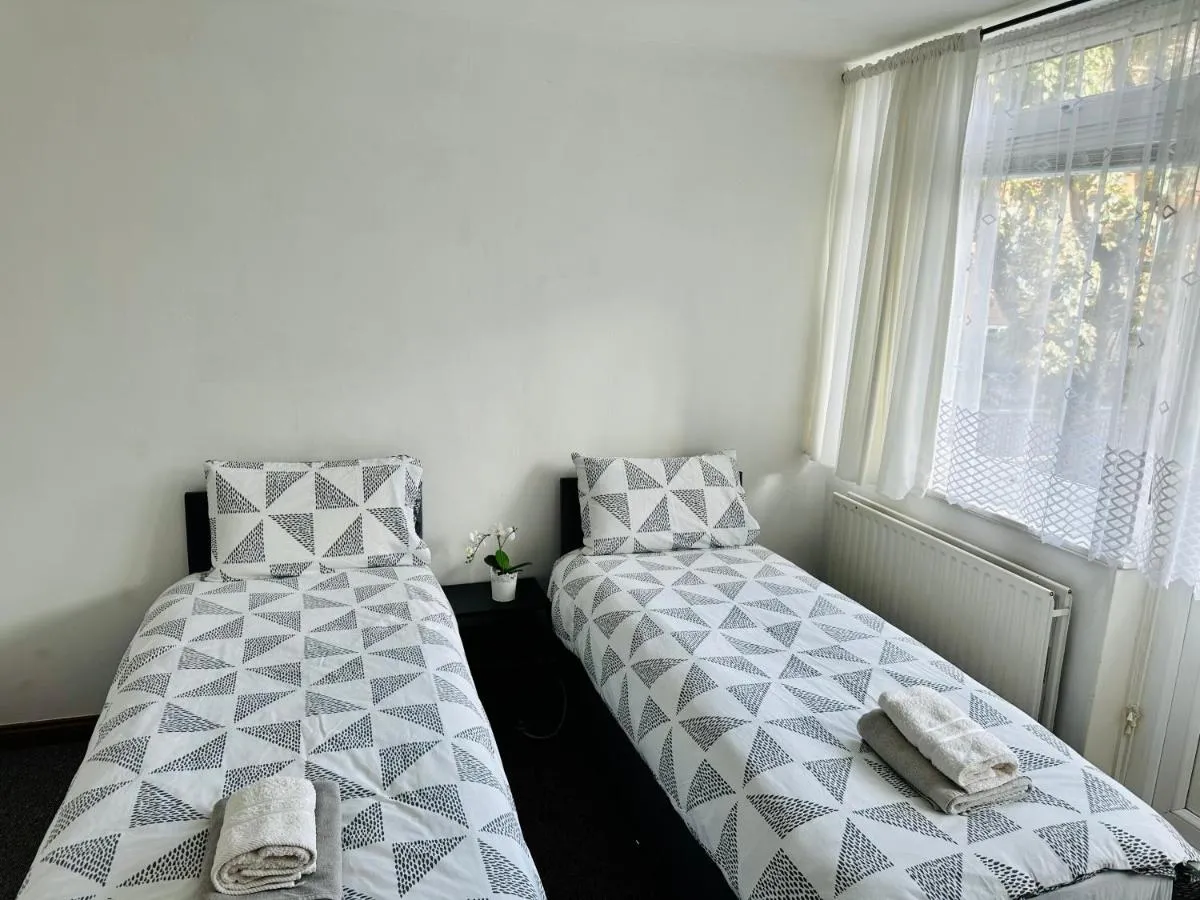 Image 5 of London City Apartment