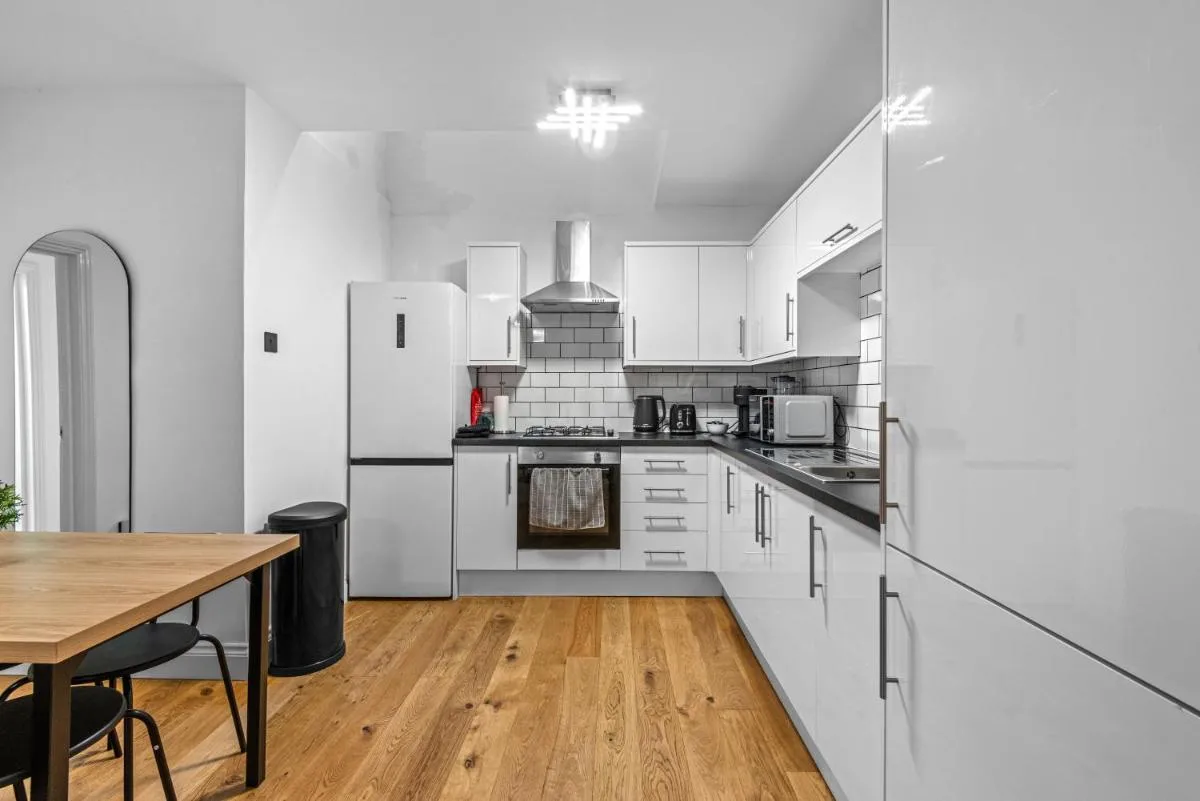Image 3 of Londwell, Chic Hyde Park Mews House