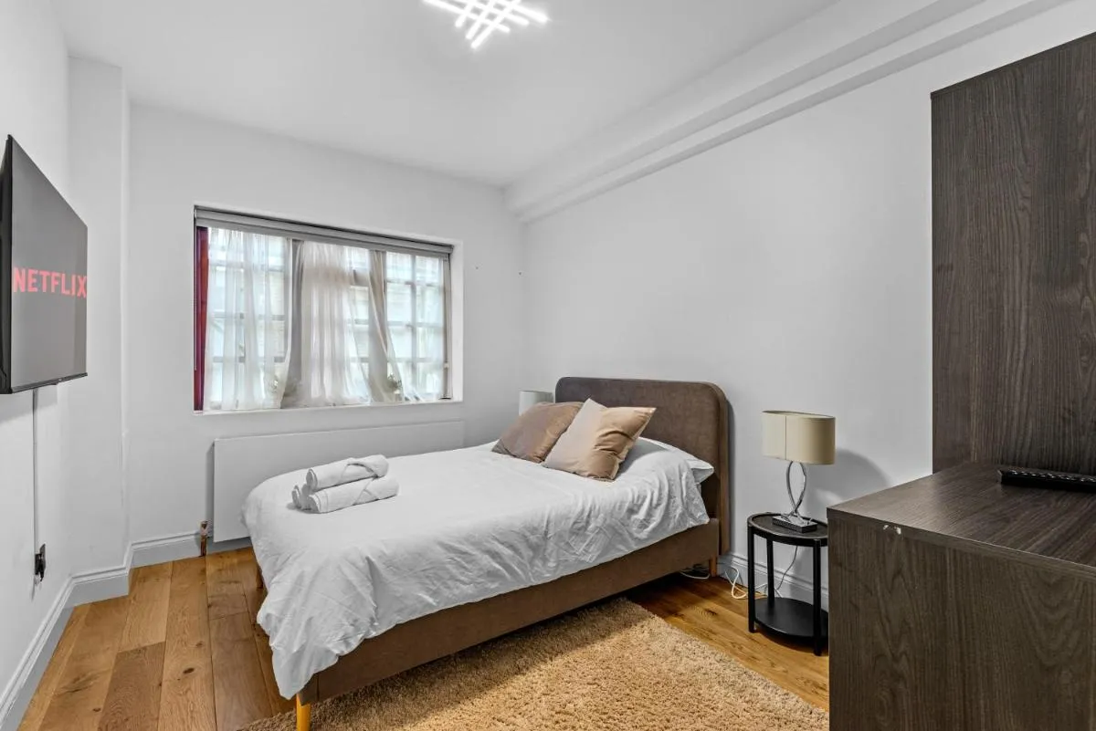 Image 1 of Londwell, Chic Hyde Park Mews House