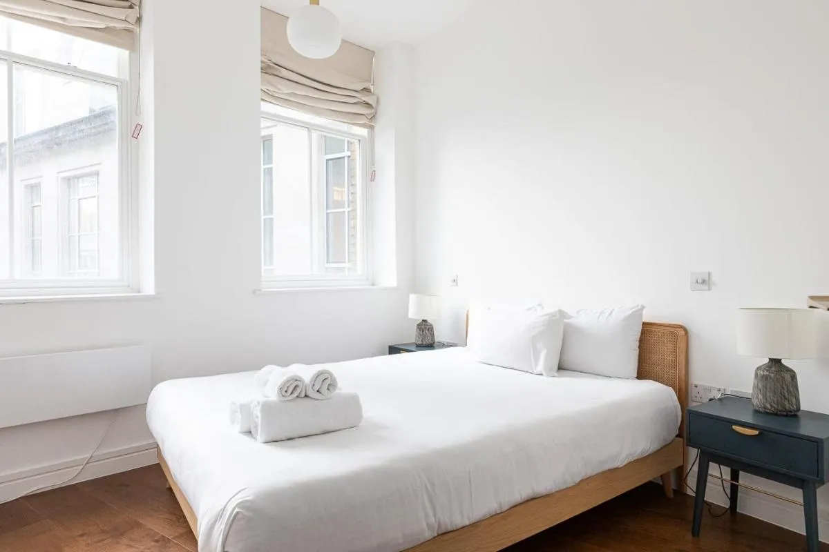 Image 1 of Lovely 1 Bedroom Apartment Holborn London