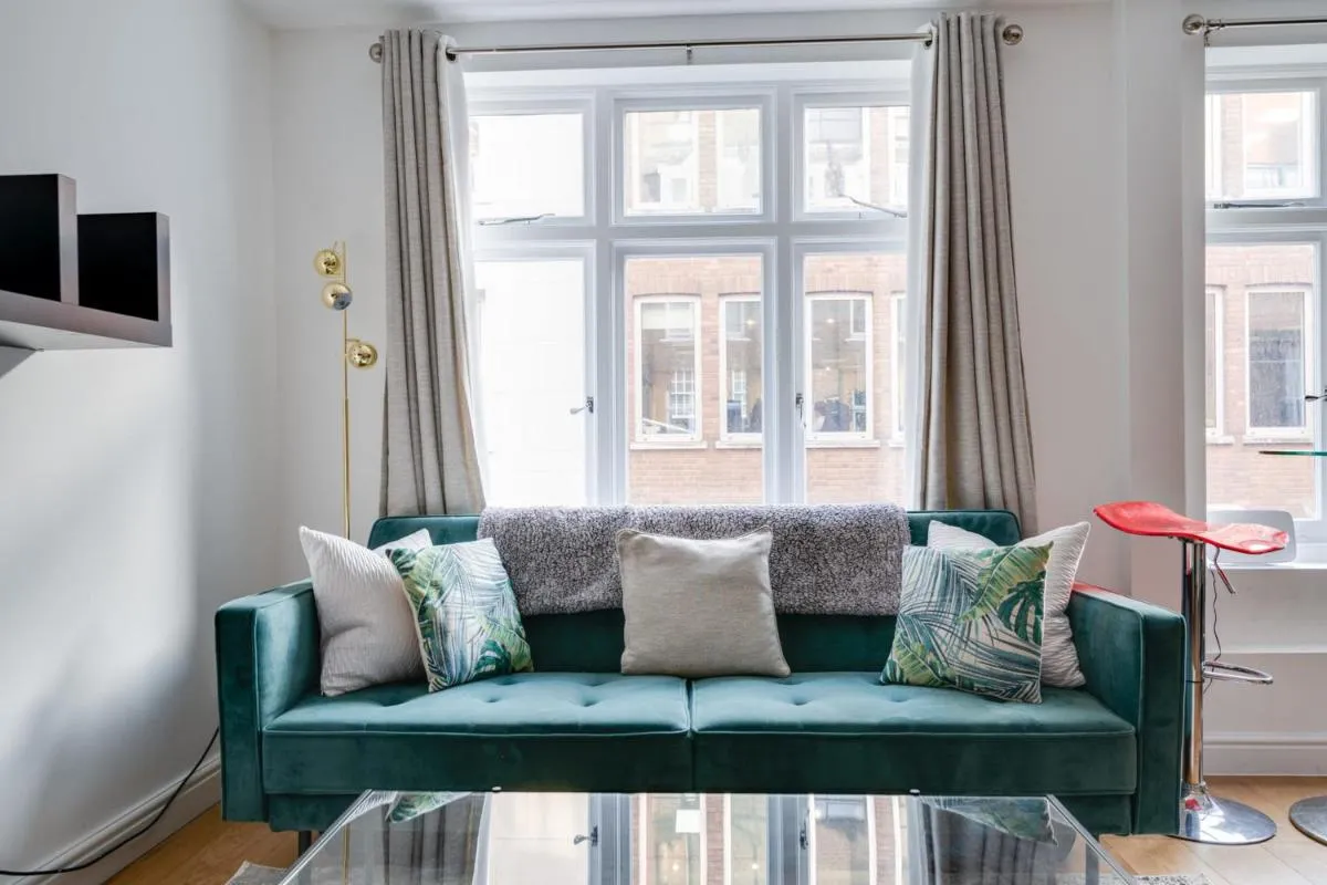 Image 2 of Lovely Charing Cross Apartment