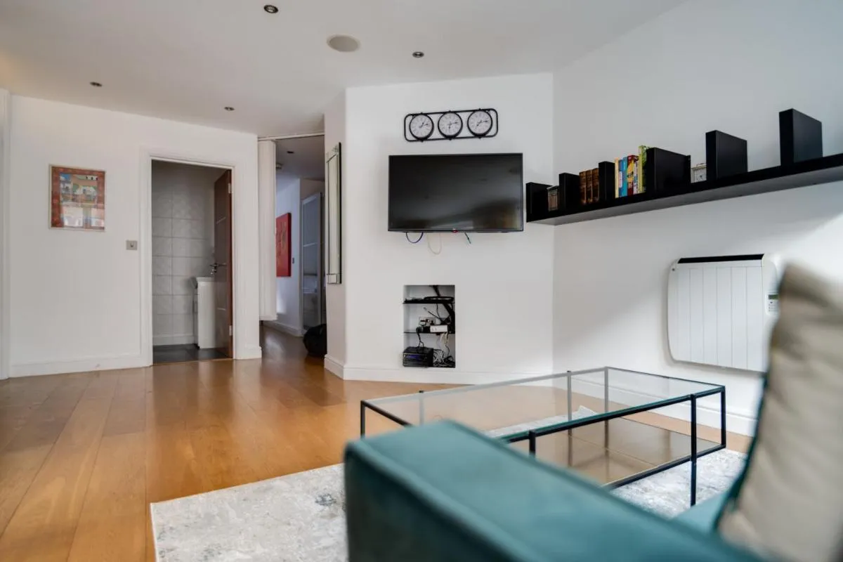 Image 3 of Lovely Charing Cross Apartment