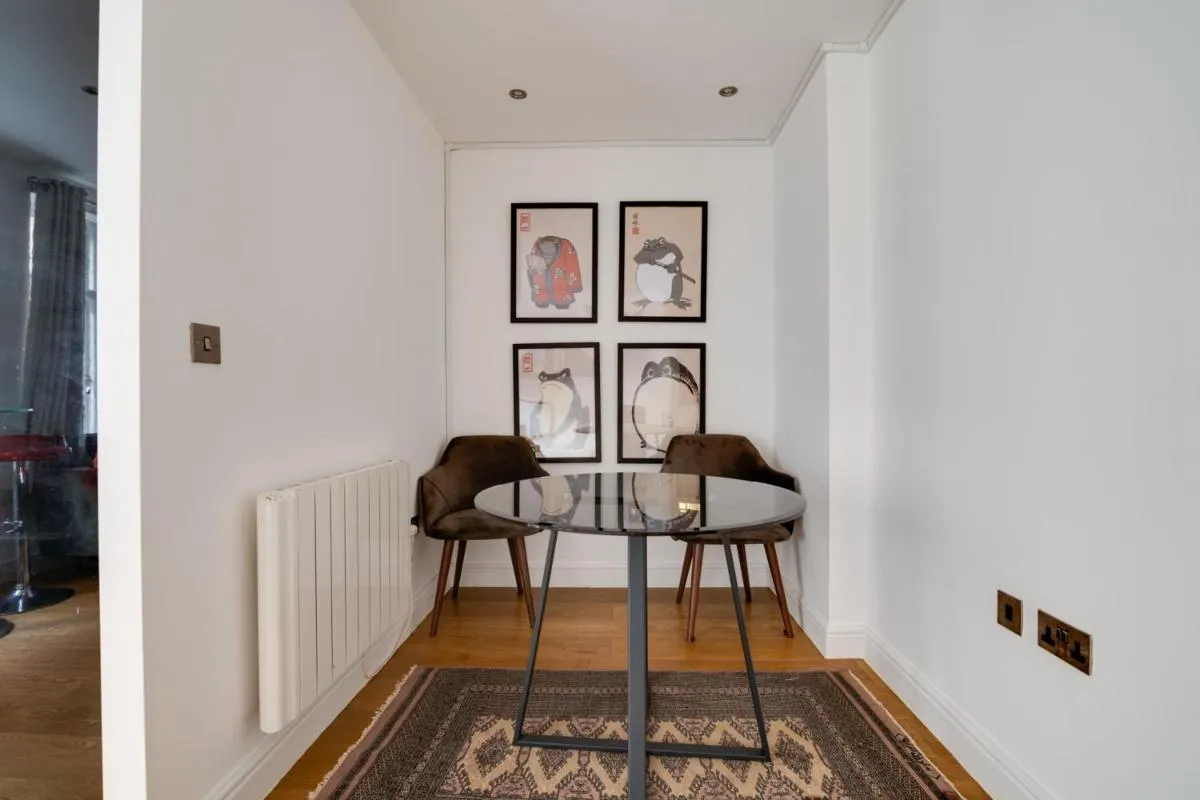 Image 4 of Lovely Charing Cross Apartment