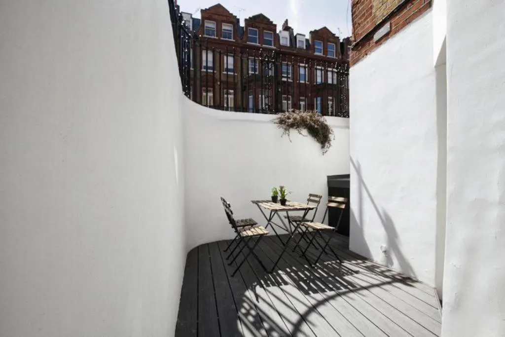 Image 5 of Lovely Kensington flat