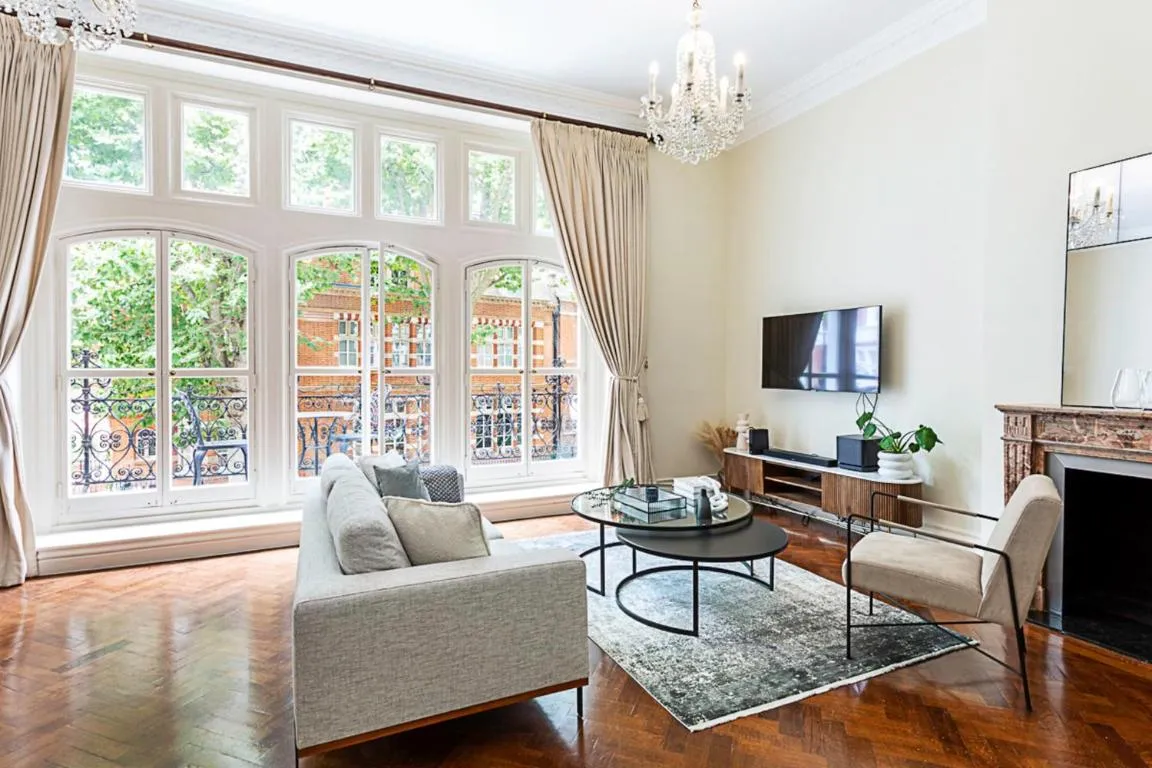Image of Lovely Stylish Two-bedroom Kensington Home