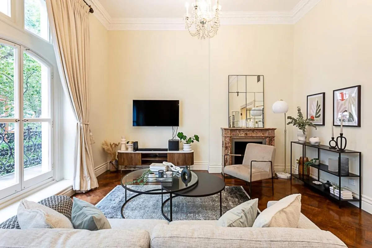 Image 2 of Lovely Stylish Two-bedroom Kensington Home