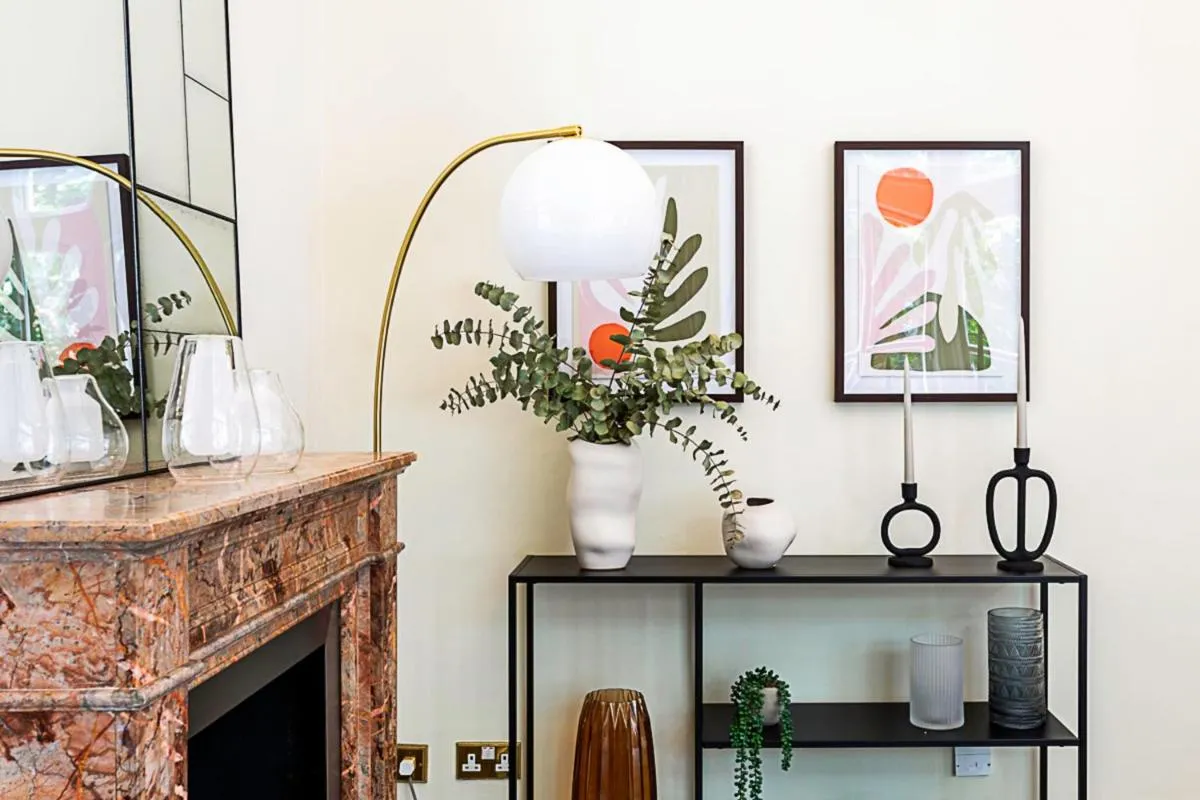 Image 3 of Lovely Stylish Two-bedroom Kensington Home