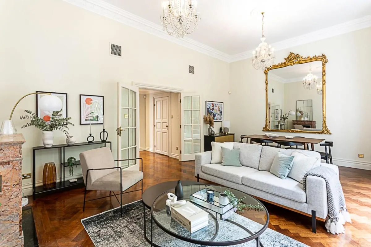 Image 4 of Lovely Stylish Two-bedroom Kensington Home