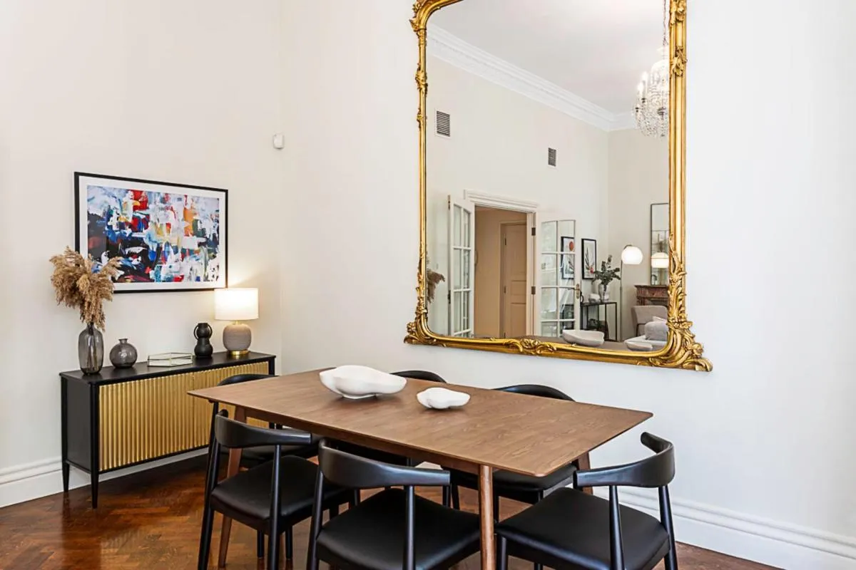 Image 6 of Lovely Stylish Two-bedroom Kensington Home