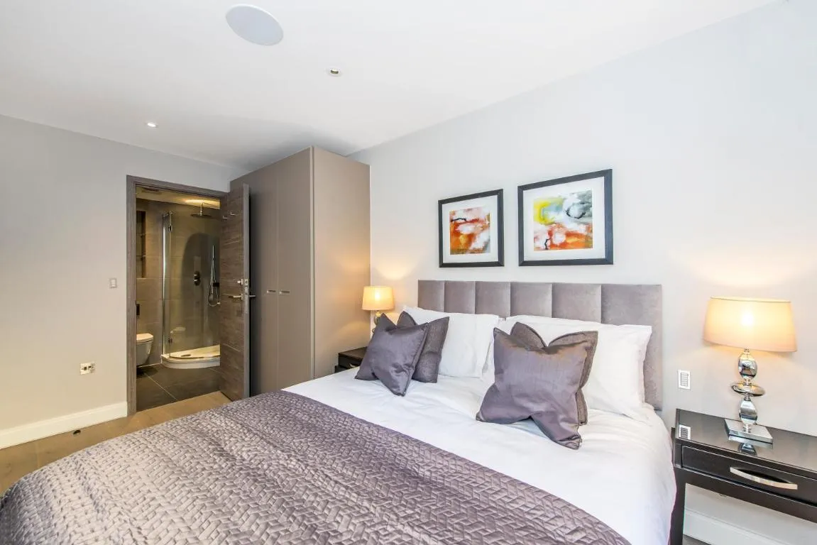 Image of Lux St James Park Apartment Central London FREE WIFI by City Stay Aparts London
