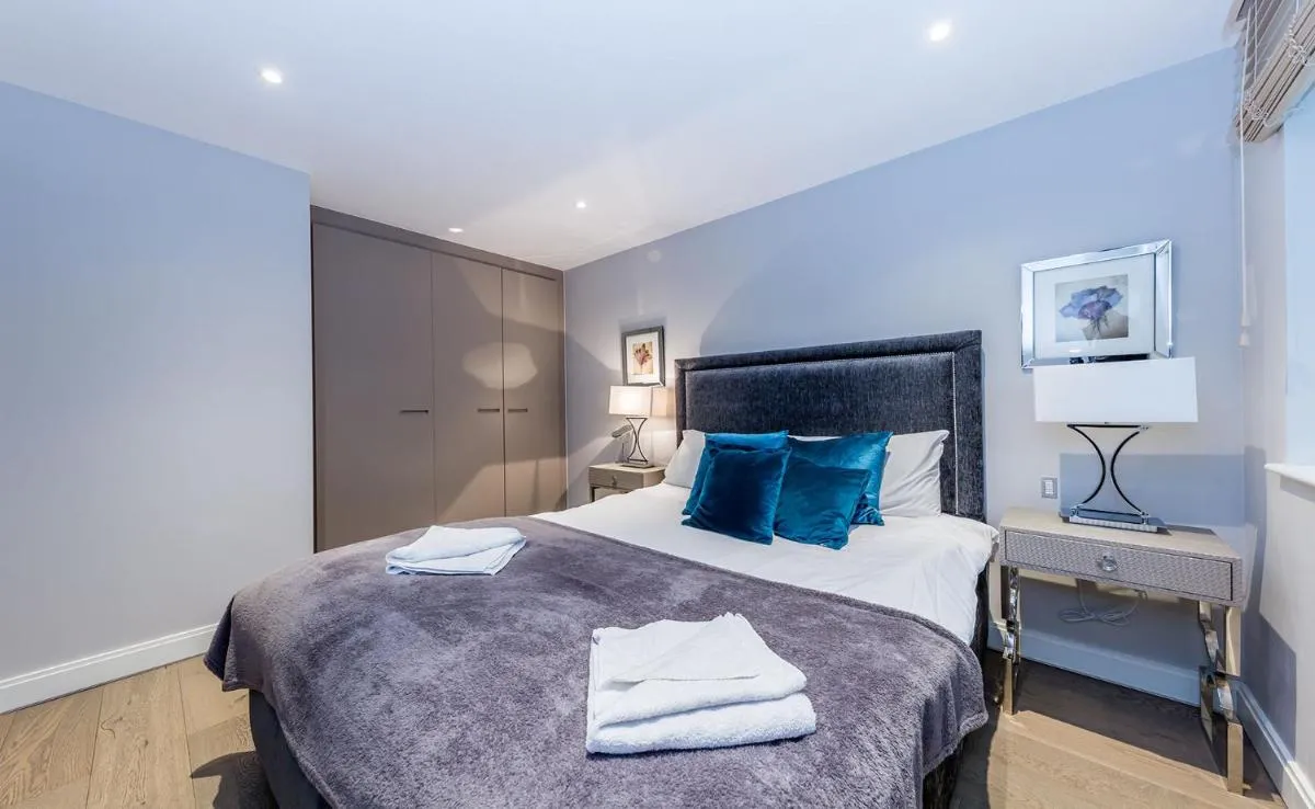 Image 1 of Lux St James Park Apartment Central London FREE WIFI by City Stay Aparts London