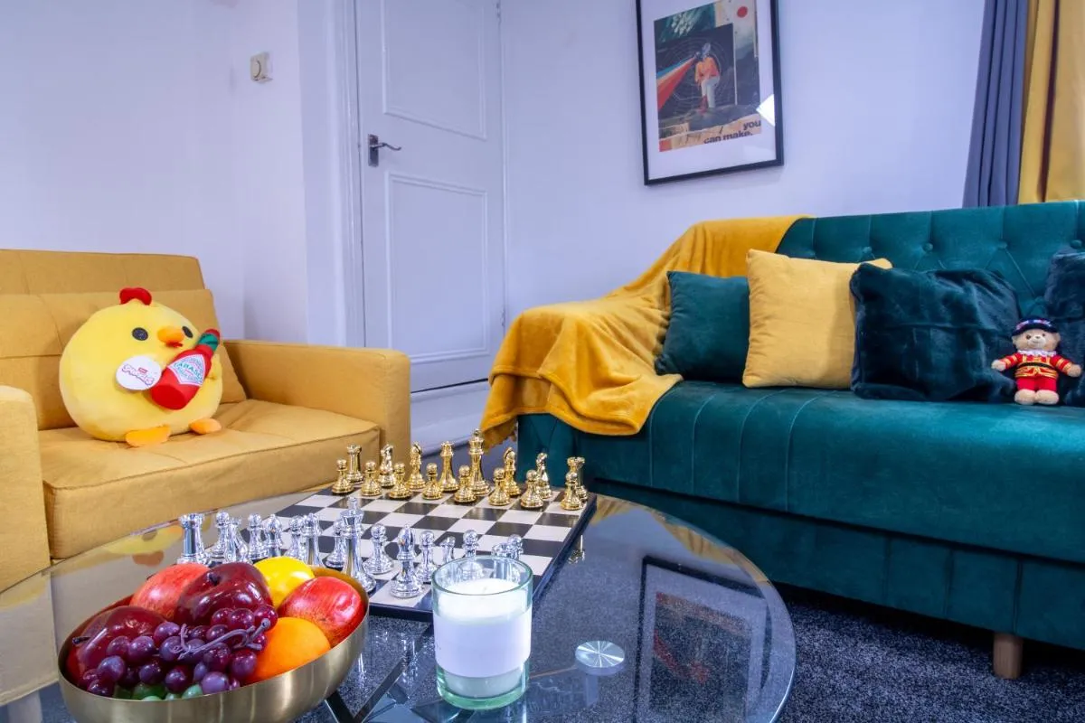 Image 5 of Luxurious 1-Bedroom Penthouse on Oxford Street 11G