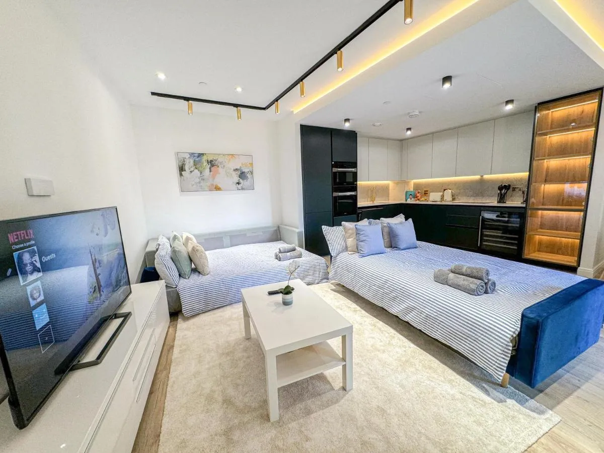 Image 1 of Luxurious 2 BR Apartment, Clerkenwell Old Street