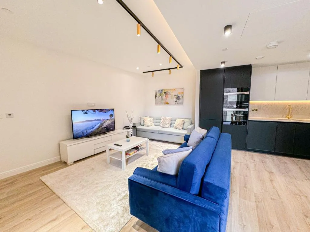 Image of Luxurious 2 BR Apartment, Clerkenwell Old Street
