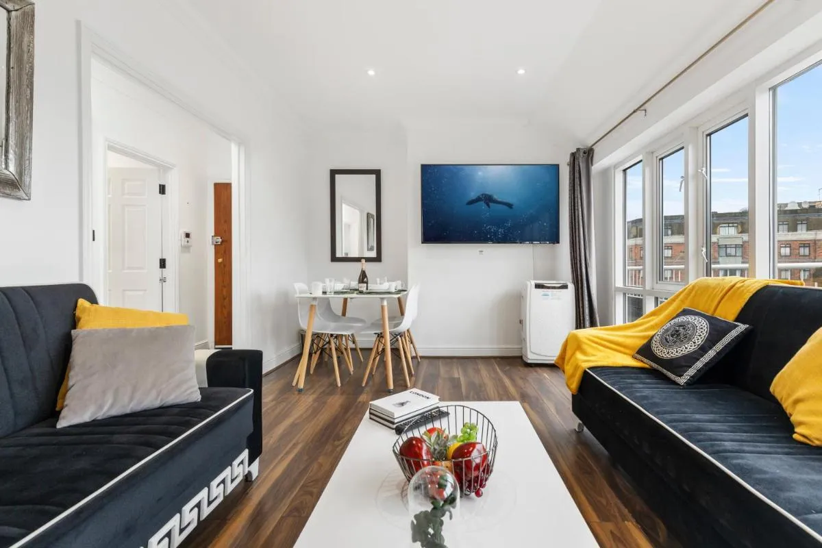 Image 3 of Luxurious 2-Bedroom Penthouse In Marble Arch -65GC