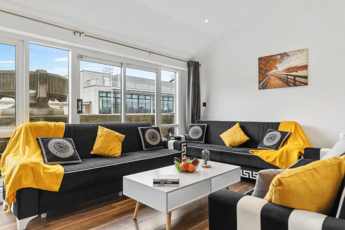 Image 2 of Luxurious 2-Bedroom Penthouse In Marble Arch -65GC