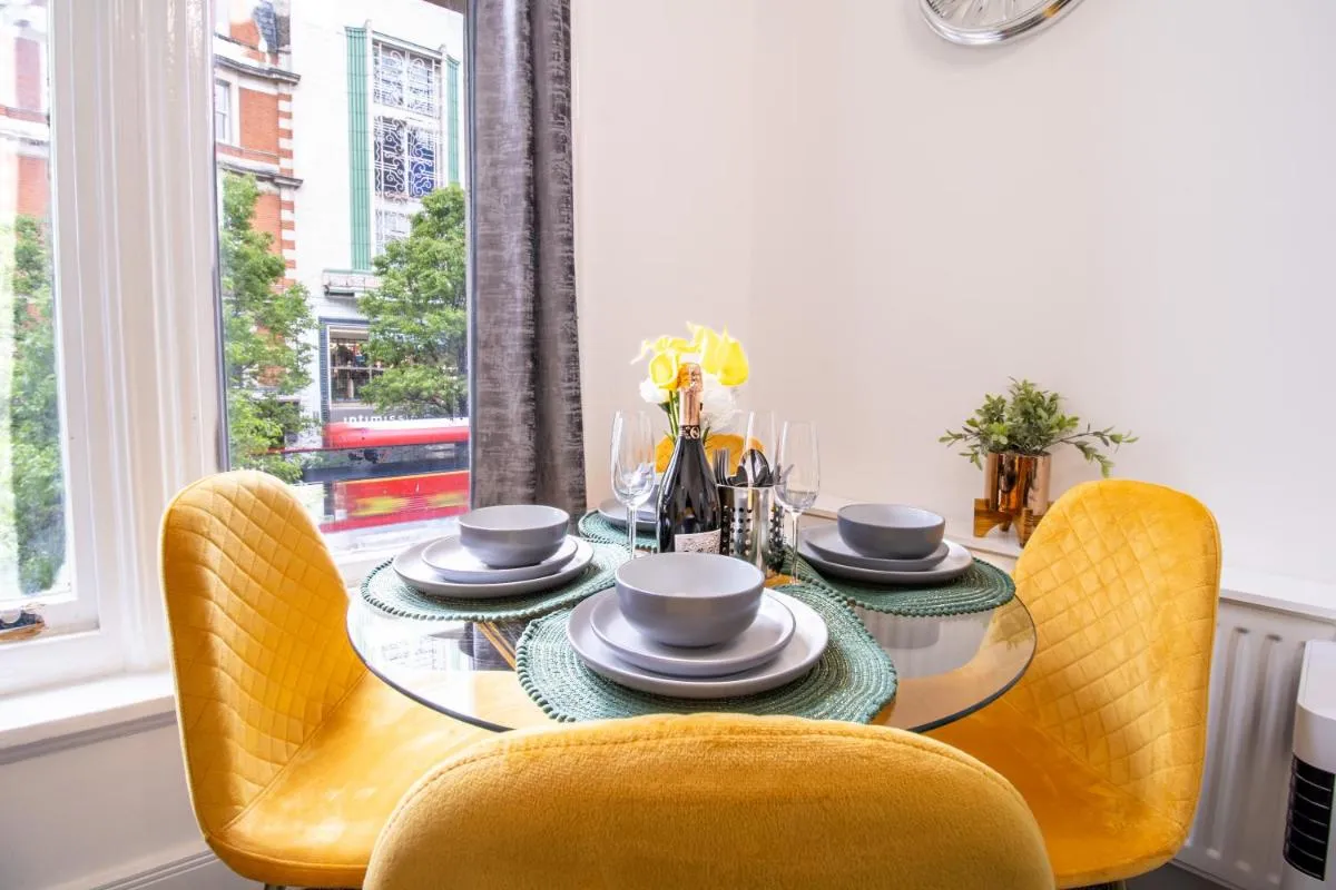 Image 3 of Luxurious Apartments on Oxford Street