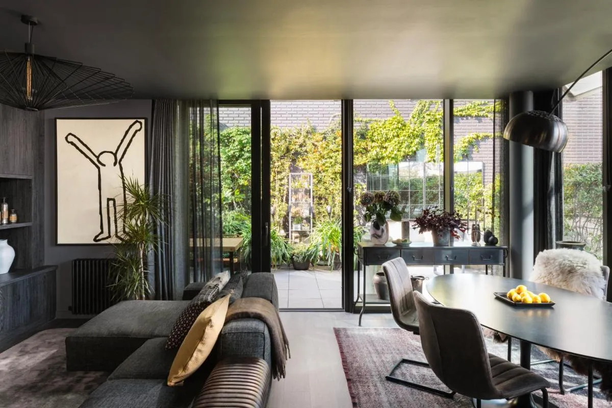 Image 3 of Luxurious Penthouse, Expansive Wrap-Around Terrace