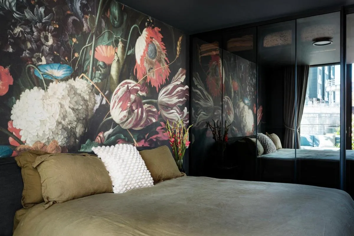 Image 6 of Luxurious Penthouse, Expansive Wrap-Around Terrace
