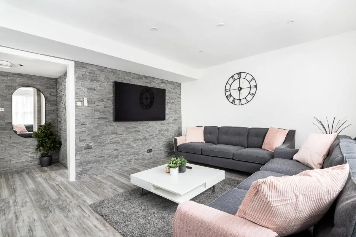 Image 4 of Luxury 3 Bedroom Apartment in Marylebone